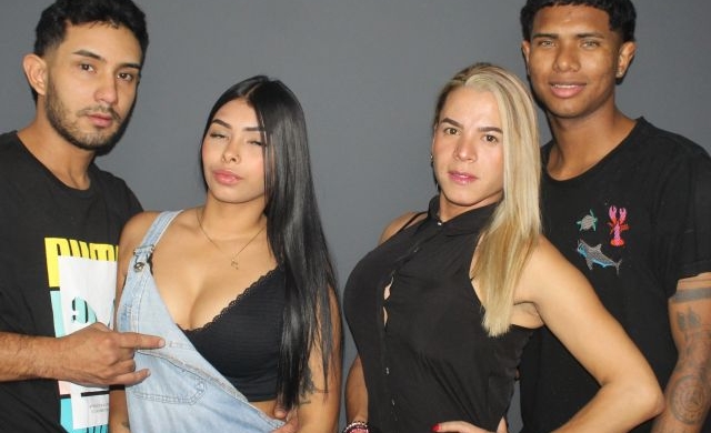 OnGirlOnTsTwoBoy